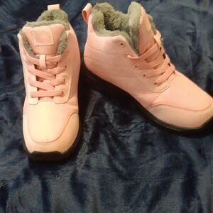 Peach Winter Boots with Textured Sole and Padded Ankle